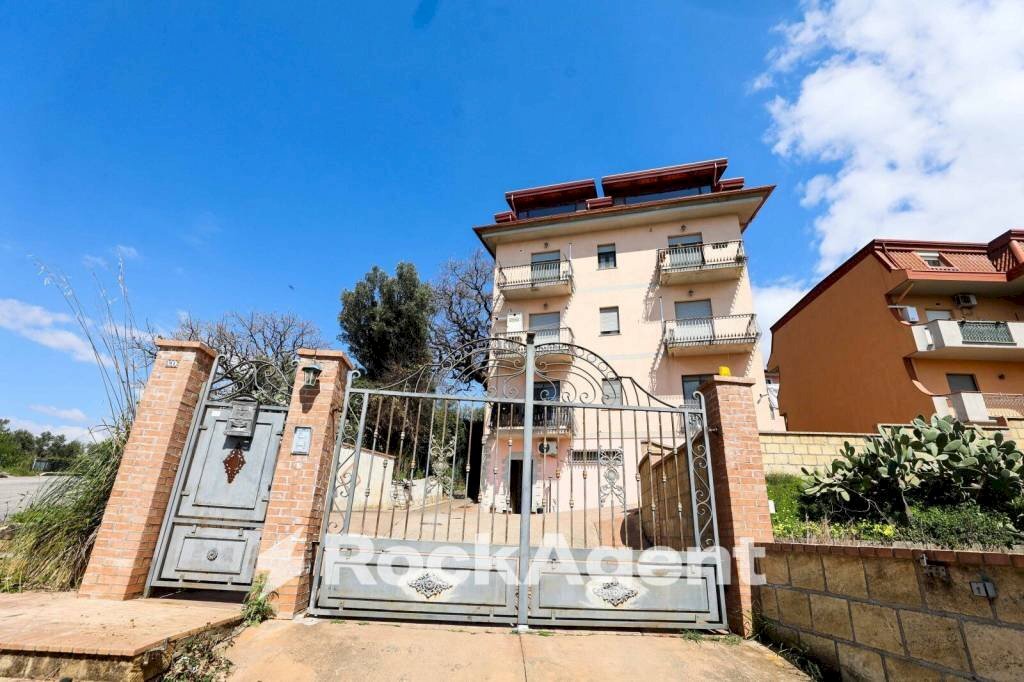 Facciata - Quadrilocale via Ferdinando Galiani, 91, Catanzaro - foto 1