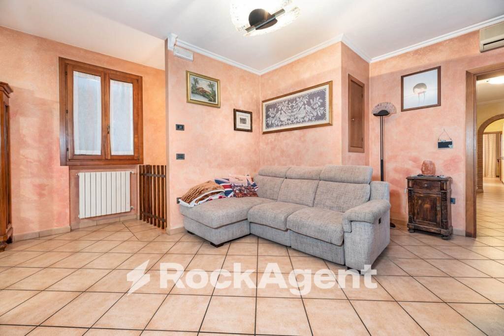 Salone - Casa indipendente via Argine Sinistro, 5, Correzzola - foto 2