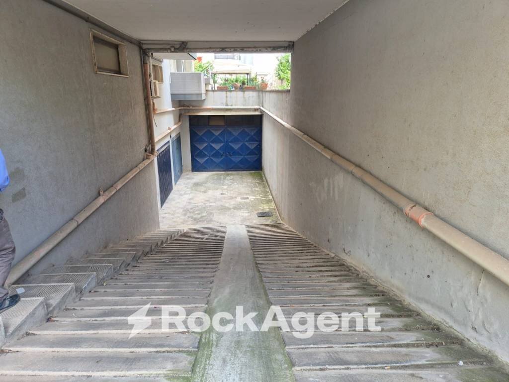 Scala - Garage - Autosilos - Parcheggio via la Sorsa S., 10, Bitritto - foto 1