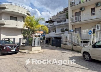 Facciata - Garage - Autosilos - Parcheggio via la Sorsa S., 10, Bitritto - foto 21