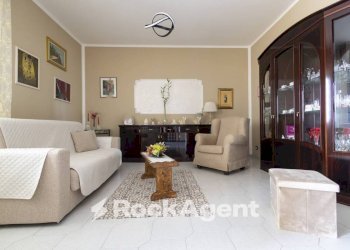 Salone - Three-room apartment viale dei Tulipani, 183, Catanzaro - photo 4