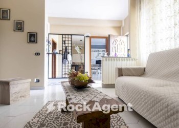 Salone - Three-room apartment viale dei Tulipani, 183, Catanzaro - photo 5