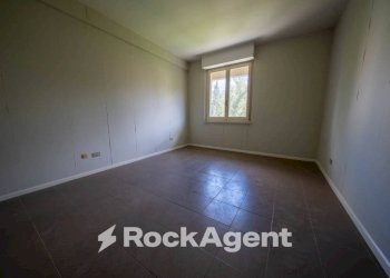 Camera da letto - Four-room apartment via Gavino Matta, 3, Sassari - photo 7