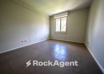 Camera da letto - Four-room apartment via Gavino Matta, 3, Sassari - photo 11