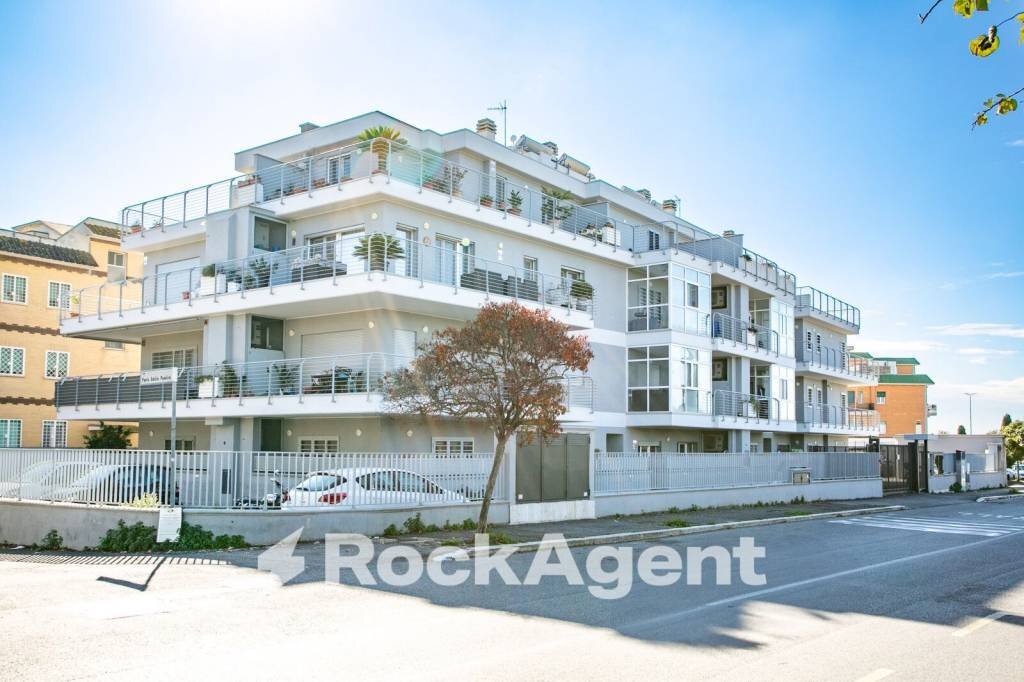 Facciata - Monolocale via Ildebrando della Giovanna, 81, Roma (zona Massimina) - foto 2