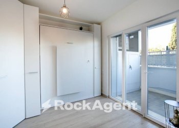 Camera da letto - Monolocale via Ildebrando della Giovanna, 81, Roma (zona Massimina) - foto 10