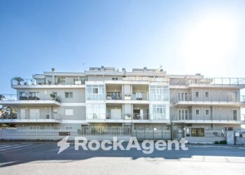 Facciata - Monolocale via Ildebrando della Giovanna, 81, Roma (zona Massimina) - foto 25