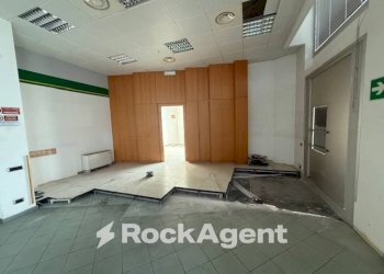 Interno non residenziale - Negozio via Marcantonio Carattino, 26, Varazze - foto 8