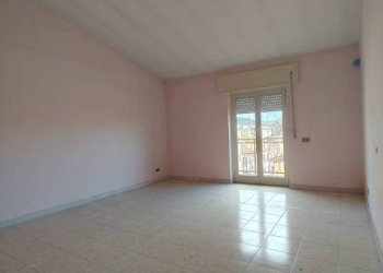 Camera da letto - Three-room apartment via Flaminia, 124, Rignano Flaminio - photo 13
