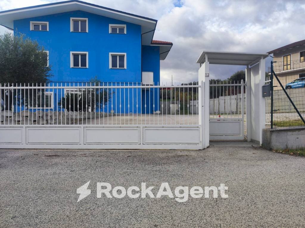 Posto macchina - Negozio via del Villino, Alanno - foto 1