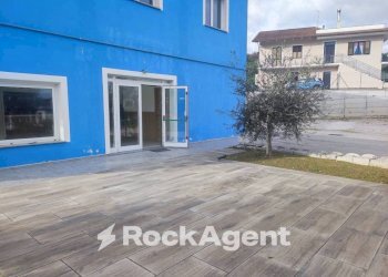 Terrazzo - Negozio via del Villino, Alanno - foto 3