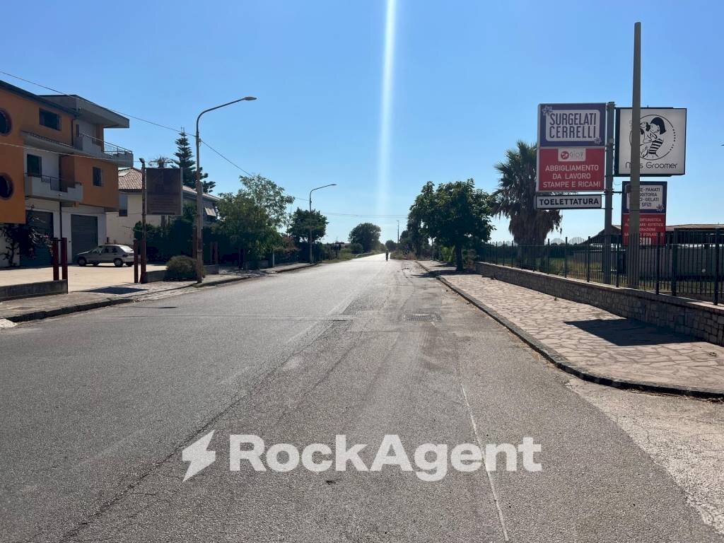 Zona - Negozio via Saverio Pipino, Altavilla Silentina - foto 3