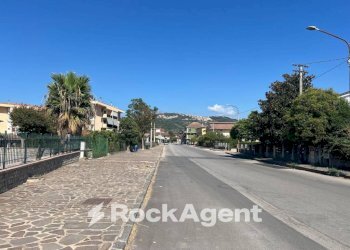 Zona - Negozio via Saverio Pipino, Altavilla Silentina - foto 1