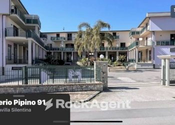 Facciata - Negozio via Saverio Pipino, Altavilla Silentina - foto 2