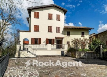 Facciata - Quadrilocale Frazione Camolino, Montesegale - foto 3