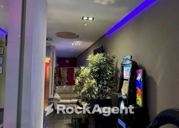 Interno non residenziale - Attività Commerciale corso Umberto I, 16, Montesilvano - foto 13