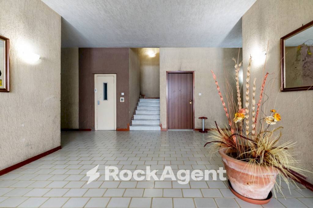 Interno palazzo - Quadrilocale via Giuseppe Simili, 1, Gravina di Catania - foto 1