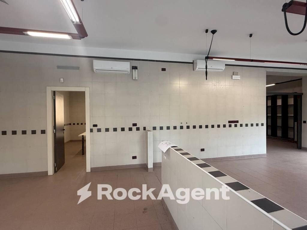 Interno non residenziale - Shop via Cremonese, Parma - photo 3