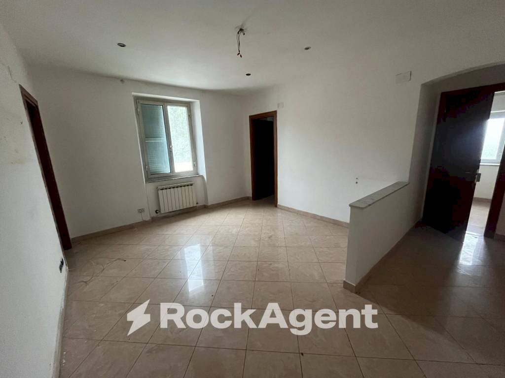 Cucina - Quadrilocale via alla Vittoria, 2, Busalla - foto 1