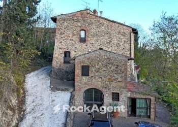 Facciata - Stabile - Palazzo strada Comunale di Catignano, Gambassi Terme - foto 1