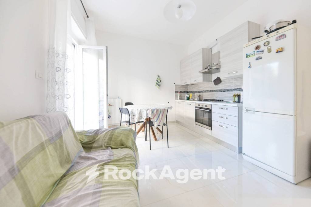 Cucina - Quadrilocale via alla Costa di Teglia, 3b, Genova (zona Bolzaneto) - foto 1