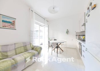 Salone - Quadrilocale via alla Costa di Teglia, 3b, Genova (zona Bolzaneto) - foto 9