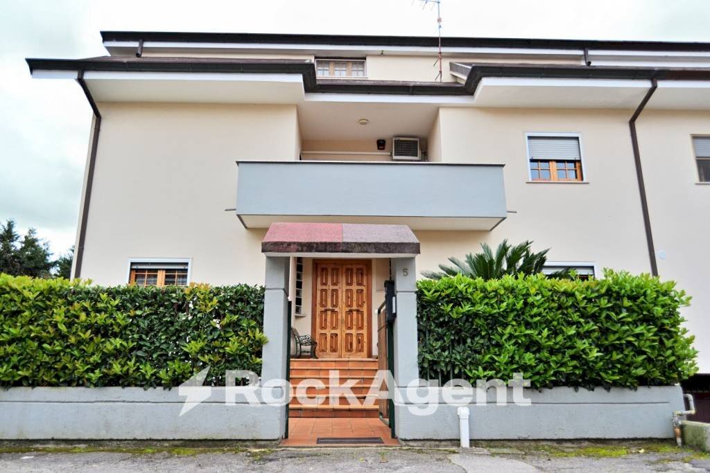 Facciata - Villa via Ombrone, 5, Latina - foto 2