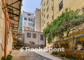 Cortile interno - Appartamento via Giordano Bruno, Napoli (zona Chiaia) - foto 16