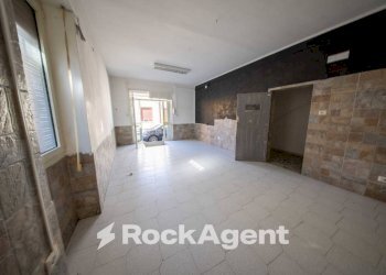 Stanza non arredata - Negozio via Cagliari, 11, Sorso - foto 3