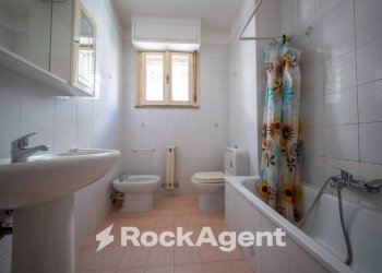 Bagno - Four-room apartment via Budapest, 10, Sassari - photo 18