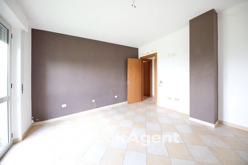 Camera da letto - Bilocale via Tortona, 84, Alessandria - foto 3