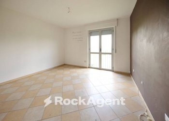 Camera da letto - Bilocale via Tortona, 84, Alessandria - foto 12