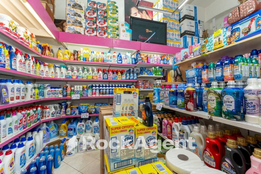 Interno non residenziale - Negozio via Francesco Crispi, 208, Catania - foto 1