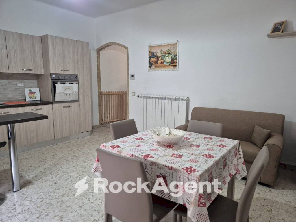 Cucina - Stabile - Palazzo via Guglielmo Marconi, 10, Pomarico - foto 2