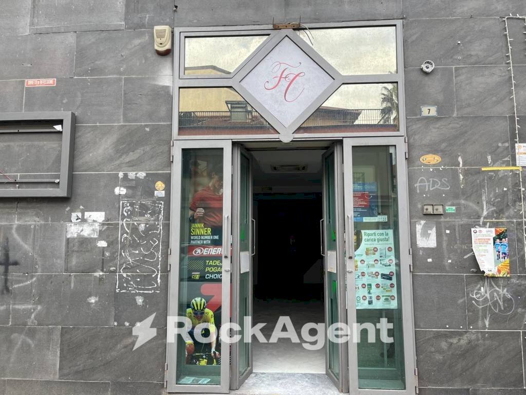 Facciata - Negozio via dei Goti, 7, Angri - foto 2