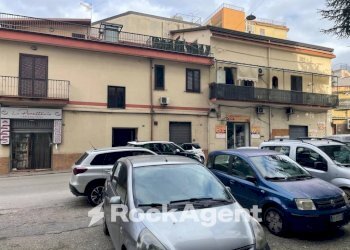 Facciata - Negozio via dei Goti, 7, Angri - foto 22