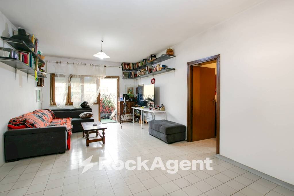 Salone - Quadrilocale piazza Gerolamo Gaslini, 27, Roma - foto 3