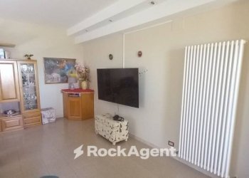 Salone - Villa Frazione Sant'Apollinare, 118, Arcevia - photo 12