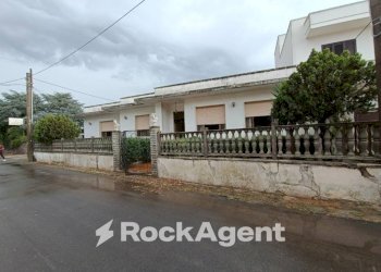 Zona - Villa via Marcinelle ang. L. Da Vinci, Salice Salentino - foto 4