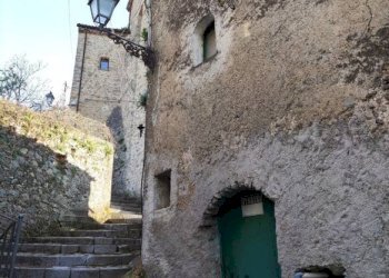 Facciata - Casa indipendente via Mazzarella, Trecchina - foto 1