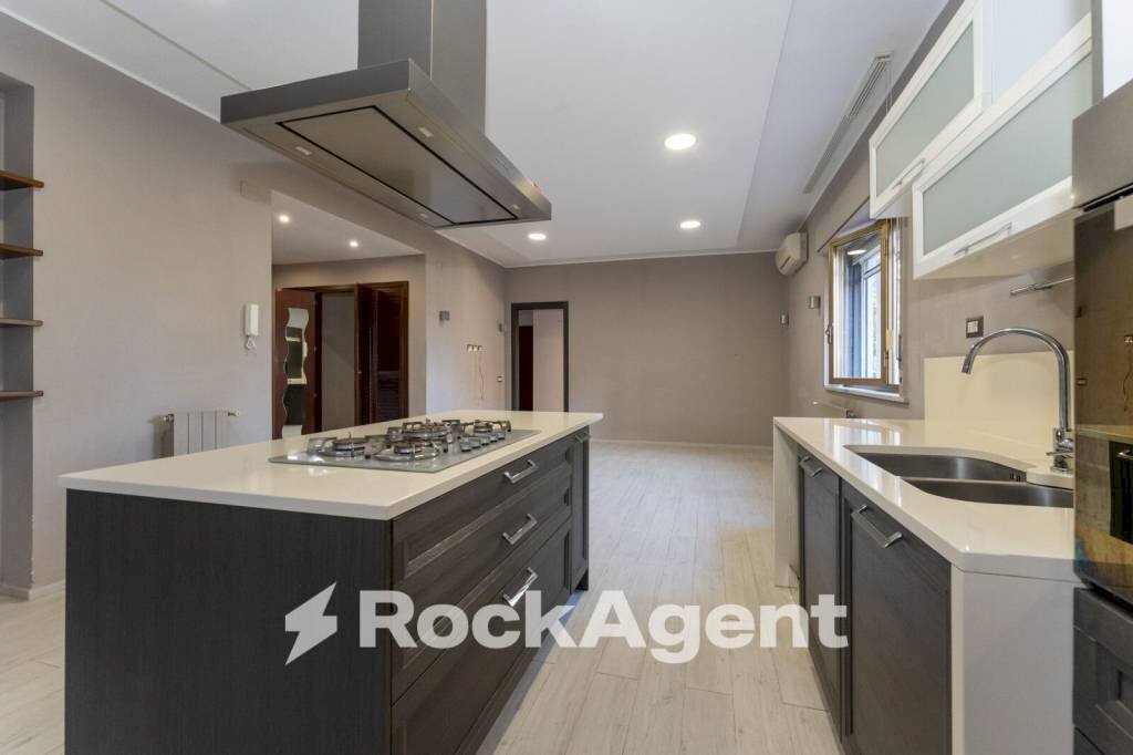 Cucina - Appartamento via Sebastiano Catania, 298, Catania - foto 2