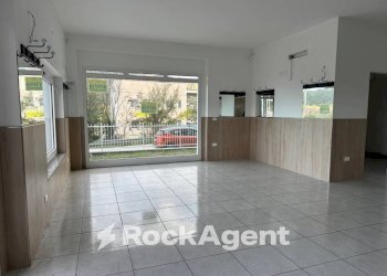 Interno non residenziale - Negozio via del Villino, Alanno - foto 28
