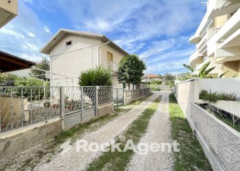 Giardino - Casa indipendente via Alcide de Gasperi, 10, Tortoreto - foto 1