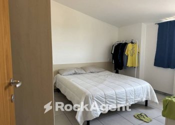Camera da letto - Bilocale via Levante, 32, Città Sant'Angelo - foto 30
