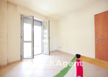 Camera da letto - Bilocale via Tortona, 84, Alessandria - foto 8