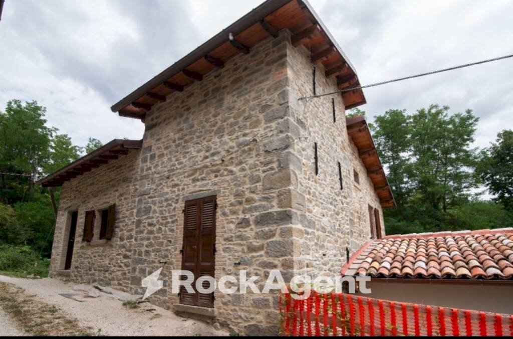 Facciata - Villa via pian di molino, Apecchio - foto 1