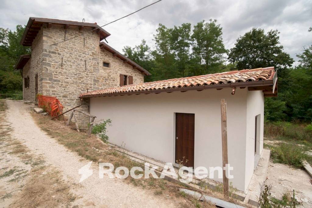 Facciata - Villa via pian di molino, Apecchio - foto 3