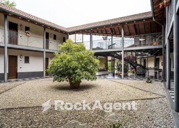 Cortile interno - Hotel via Frazione Mezzano, 117, Sannazzaro de' Burgondi - foto 38