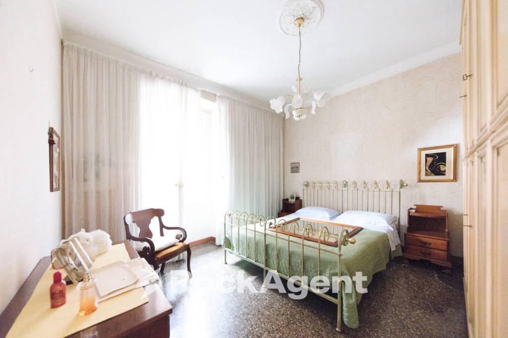 Camera da letto - Appartamento via Carlo Rolando, 31, Genova (zona Sampierdarena) - foto 3