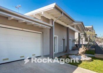 Facciata - Villa via San Carlo, 13, Cologno al Serio - foto 35